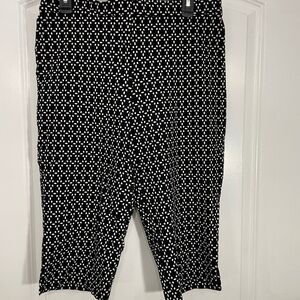 Susan Graver Black and White Capris Size 16 CB-106